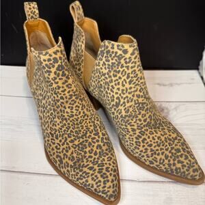 Dolce Vita Shana Tan and Black Ankle Booties 9.5M